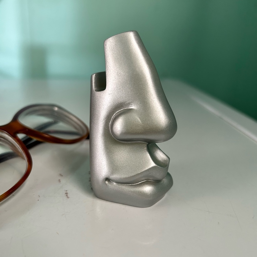 New Eyeglass holder